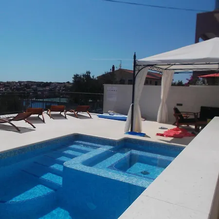 Helle Mit Meerblick Und Sonnenbalkon * Trogir
