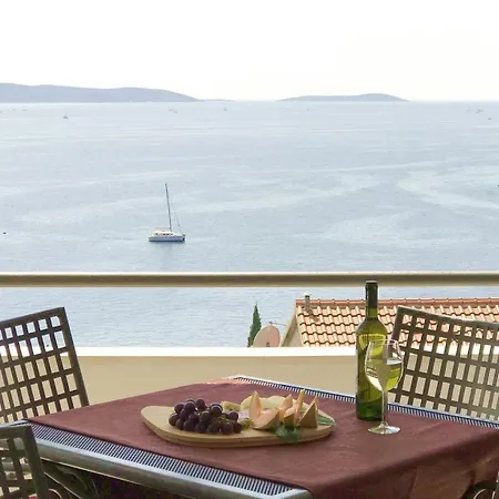 Apartment Helle Mit Meerblick Und Sonnenbalkon Trogir