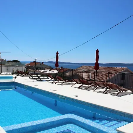 Helle Mit Meerblick Und Sonnenbalkon Trogir