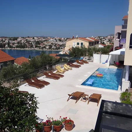 Helle Mit Meerblick Und Sonnenbalkon * Trogir