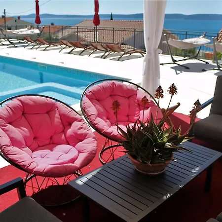 Apartment Helle Mit Meerblick Und Sonnenbalkon Trogir