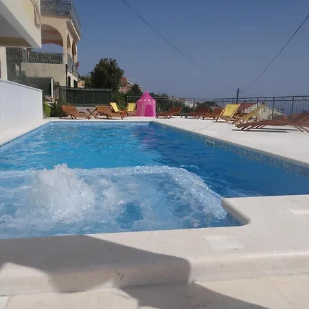 Helle Mit Meerblick Und Sonnenbalkon * Trogir